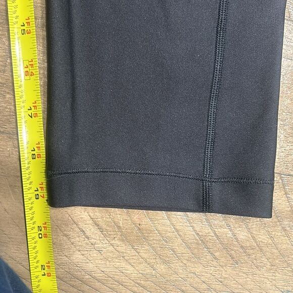 Under Armour compression Capri leggings size large - Picture 8 of 10